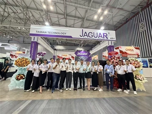 Jaguar Empowers Nyab Laj Kev Lag Luam Nrog Kev Ua Haujlwm Zoo Tshaj Plaws & K...